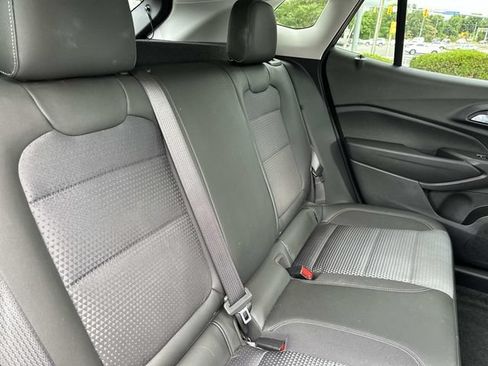 Used 2025 Chevrolet Trax LT w/ Driver Confidence Package FWD image 13