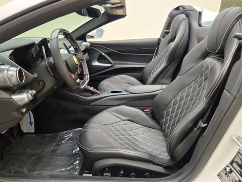 Used 2022 Ferrari 812 GTS image 18
