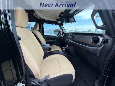 Used 2021 Jeep Gladiator Sport AWD/4WD image 4