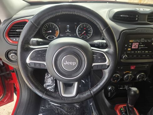 Used 2017 Jeep Renegade Trailhawk w/ Premium Trailhawk Package image 12