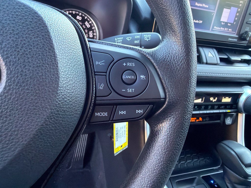 Used 2021 Toyota RAV4 LE AWD/4WD image 17