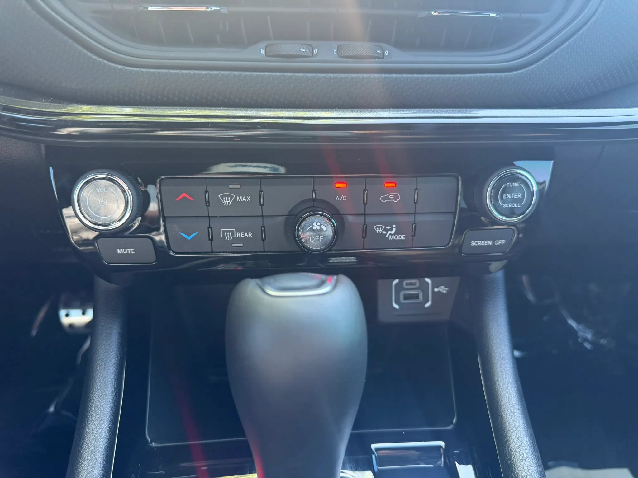 Used 2026 Jeep Compass Latitude AWD/4WD image 15
