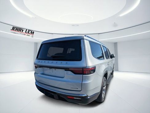 Used 2022 Jeep Wagoneer Series II AWD/4WD image 3