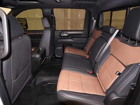 Used 2025 Chevrolet Silverado 2500 High Country w/ High Country Premium Package AWD/4WD image 16