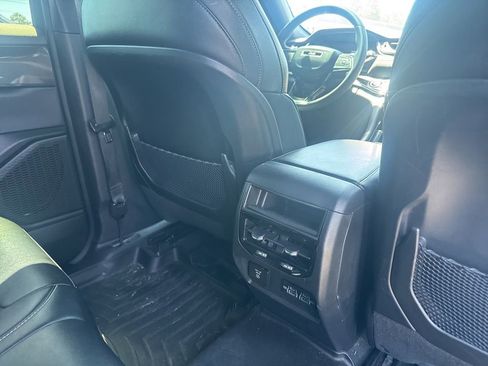 Used 2023 Jeep Grand Cherokee Altitude AWD/4WD image 6