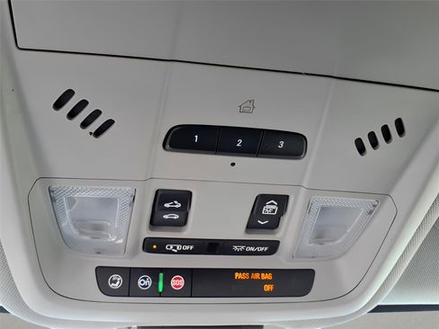 Used 2019 Chevrolet Equinox Premier image 28