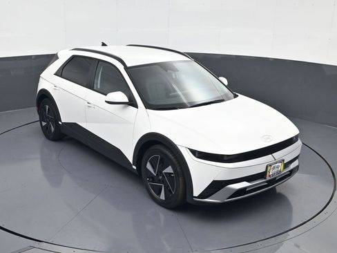 New 2025 Hyundai Ioniq 5 SEL image 15