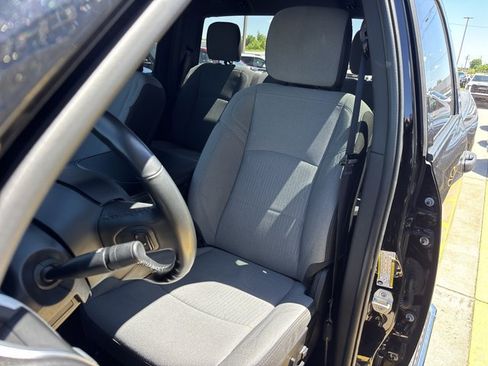 Used 2024 RAM 2500 Big Horn AWD/4WD image 17