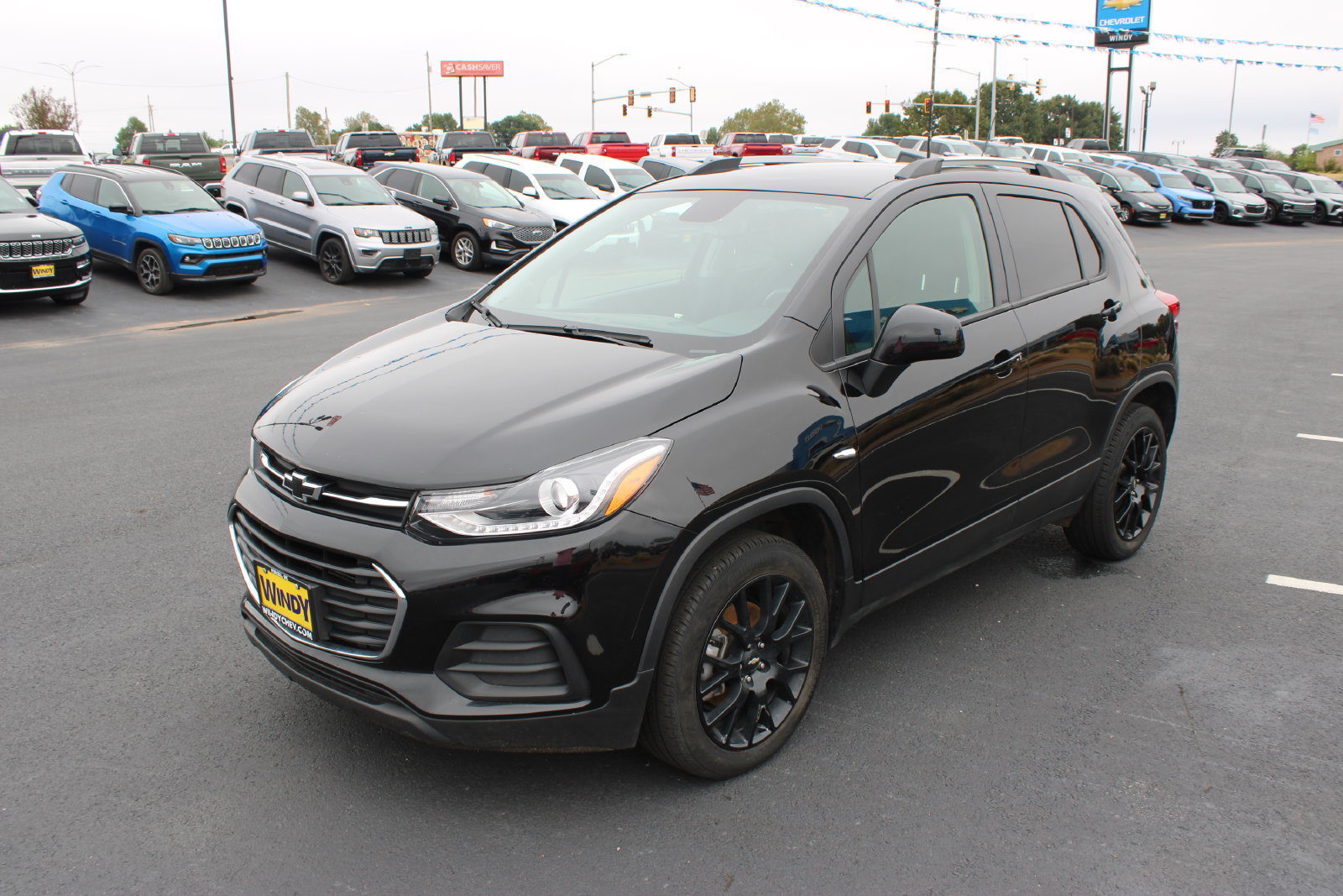 Used 2022 Chevrolet Trax LT w/ Midnight Edition AWD/4WD image 4