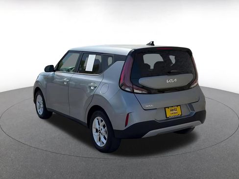 Used 2025 Kia Soul LX w/ LX Technology Package FWD image 11