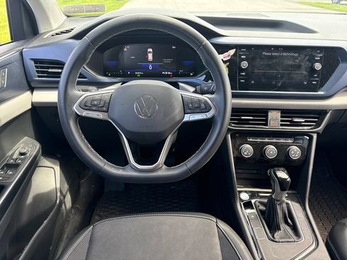 Used 2023 Volkswagen Taos SE w/ Black Wheel Package FWD image 17
