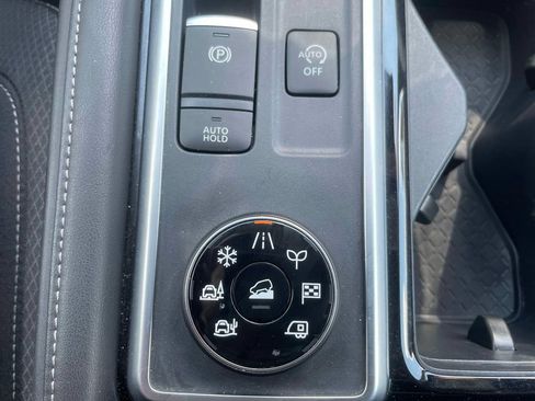 Used 2025 Nissan Pathfinder SV AWD/4WD image 32