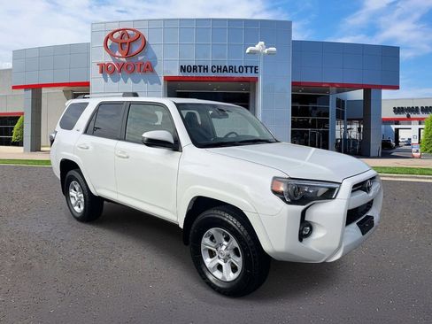 Used 2021 Toyota 4Runner SR5 AWD/4WD image 2