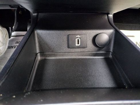 Used 2018 Ford Fusion SE w/ Fusion SE Technology Package image 38