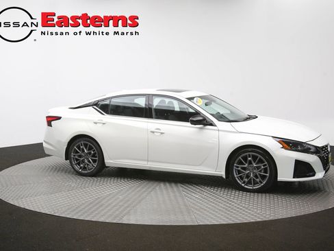 Used 2024 Nissan Altima 2.0 SR FWD image 45