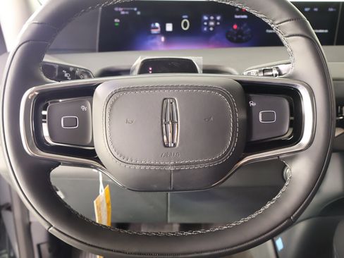 New 2027 Lincoln Navigator Premiere AWD/4WD image 3