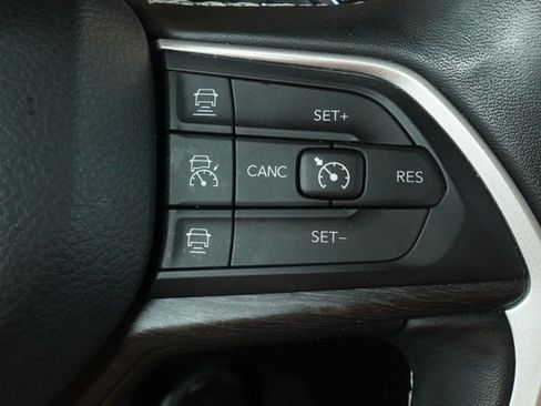 Used 2022 Jeep Grand Cherokee L Limited w/ Luxury Tech Group II AWD/4WD image 13
