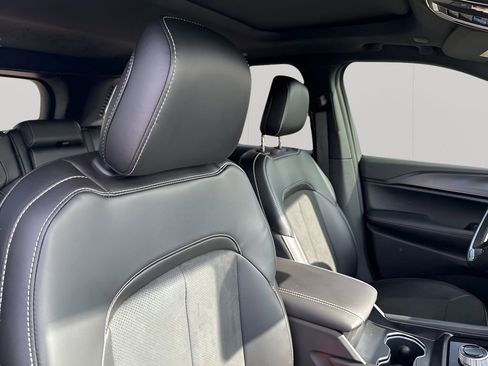 New 2025 Jeep Grand Cherokee Altitude image 14