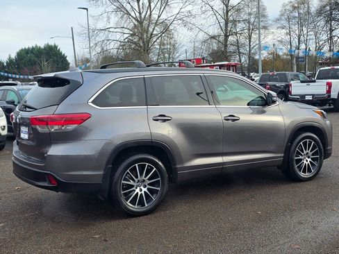 Used 2018 Toyota Highlander SE image 33