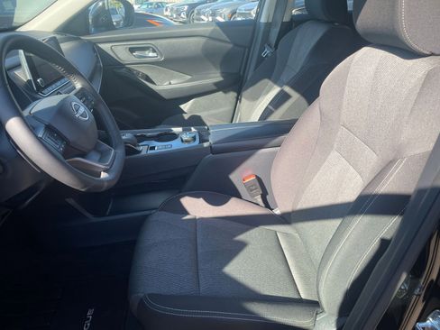 Used 2025 Nissan Rogue SV image 29