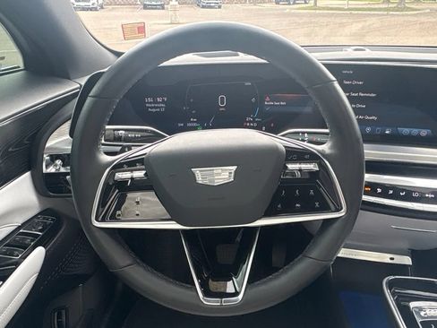 Used 2024 Cadillac Lyriq Luxury AWD/4WD image 13