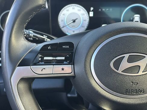 Used 2025 Hyundai Elantra Limited image 17