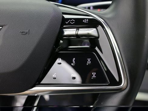 Used 2024 Cadillac Lyriq Luxury RWD image 18