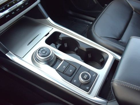 Used 2024 Ford Explorer XLT w/ Equipment Group 202A AWD/4WD image 25