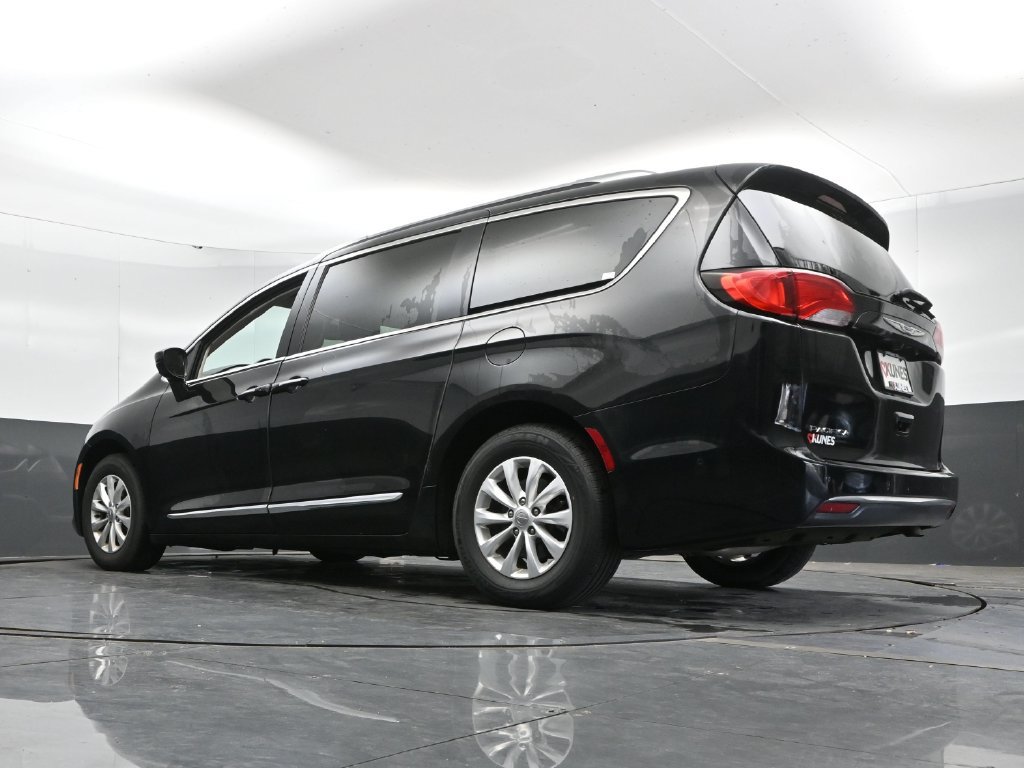 Used 2019 Chrysler Pacifica Touring-L w/ Advanced Safetytec Group FWD image 47