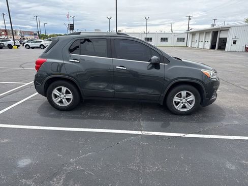 Used 2018 Chevrolet Trax LT w/ Driver Confidence Package FWD image 3