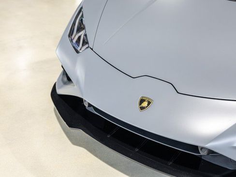 Used 2022 Lamborghini Huracan EVO RWD image 11