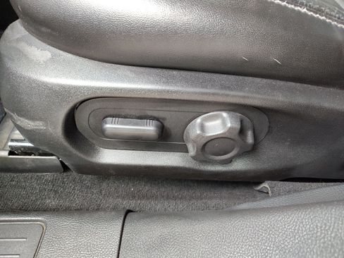 Used 2017 Ford Taurus SEL w/ Equipment Group 201A FWD image 11