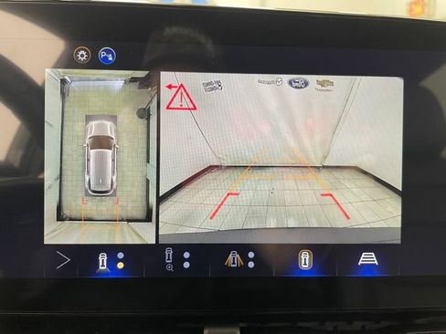 New 2026 Chevrolet Equinox LT w/ Convenience Package II AWD/4WD image 5
