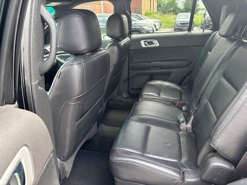 Used 2014 Ford Explorer XLT w/ Equipment Group 202A FWD image 6