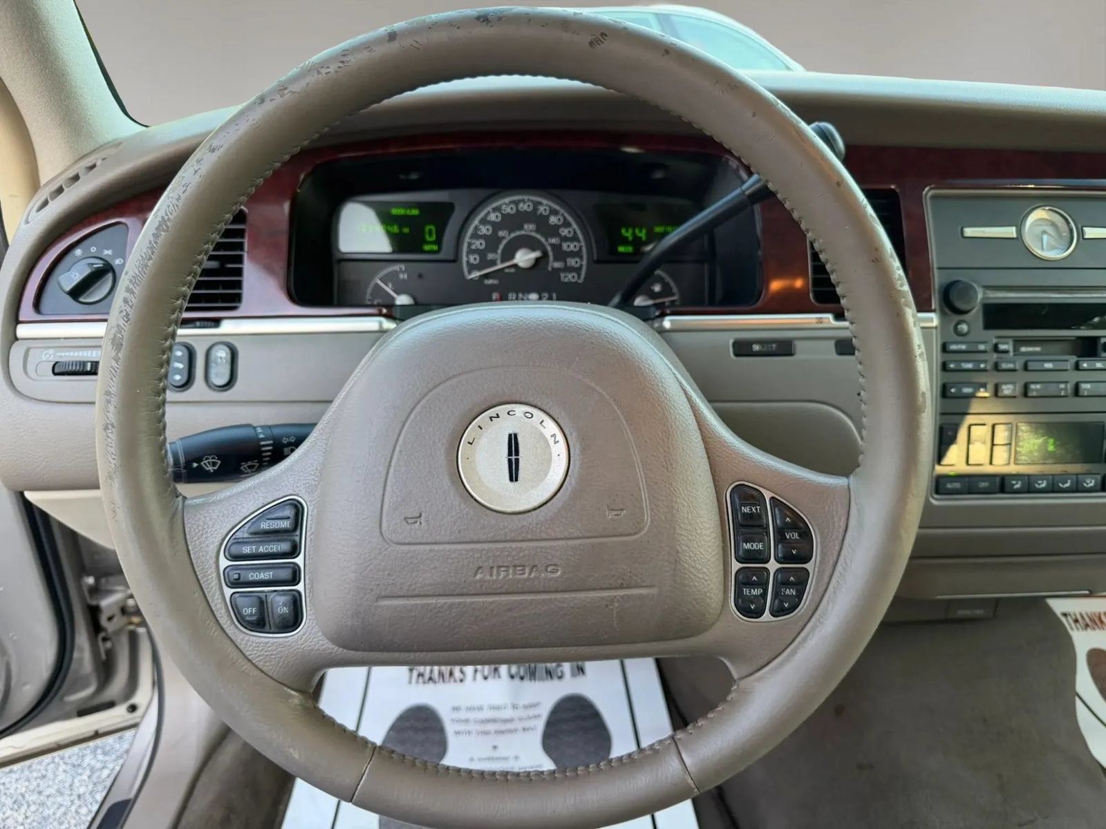 Used 2003 Lincoln Town Car Executive RWD image 15