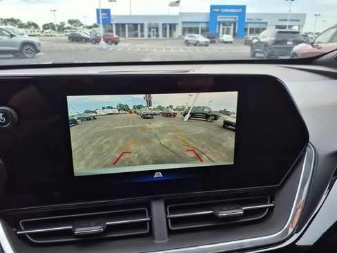 New 2025 Chevrolet Trax RS w/ Sunroof Package FWD image 19
