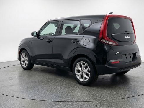 Used 2025 Kia Soul LX w/ LX Technology Package FWD image 6