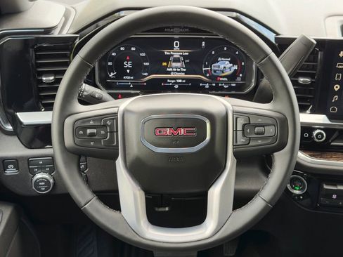 Used 2025 GMC Sierra 2500 SLE AWD/4WD image 4