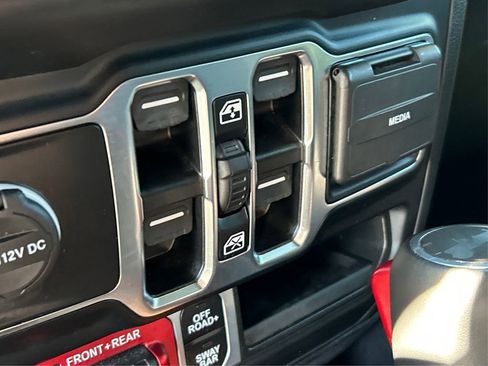 Certified 2023 Jeep Wrangler Unlimited Rubicon w/ Cold Weather Group image 35