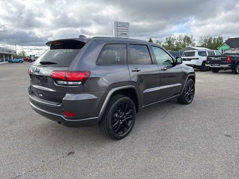 Used 2020 Jeep Grand Cherokee Altitude AWD/4WD image 5
