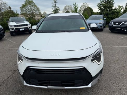 Used 2025 Kia Niro EX FWD image 2