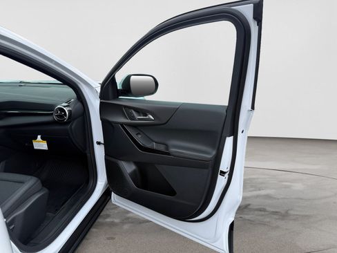 New 2027 Chevrolet Equinox LT w/ Convenience Package II FWD image 14