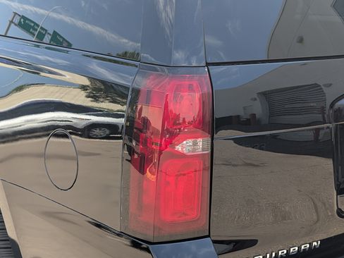 Used 2019 Chevrolet Suburban Premier AWD/4WD image 17
