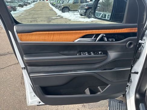 Used 2024 Jeep Grand Wagoneer L Series III AWD/4WD image 22