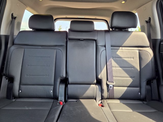 Used 2025 Hyundai Santa Fe Limited FWD image 10