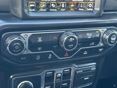 Used 2022 Jeep Gladiator Sport AWD/4WD image 21
