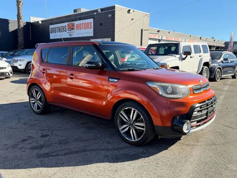 Used 2018 Kia Soul ! w/ Tech Package FWD image 17