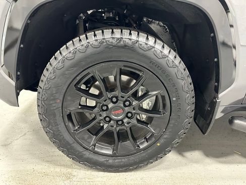 Used 2025 Toyota Tundra Platinum w/ TRD Off-Road Package AWD/4WD image 68