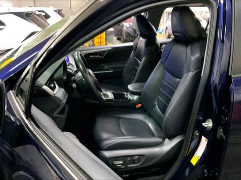 Used 2023 Toyota RAV4 XLE Premium image 8