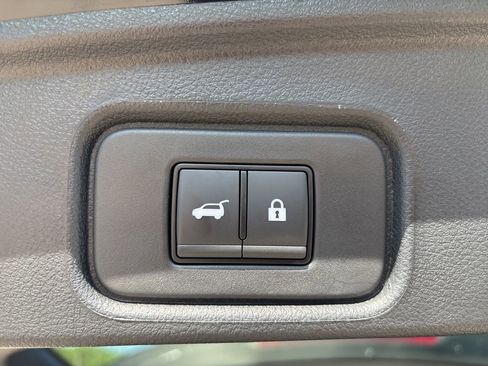 Used 2025 Nissan Pathfinder SV AWD/4WD image 10